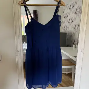 Blå klänning från Trafaluc! Jätte fin till sommaren💕