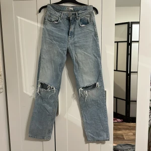 Jeans - Säljer mina jeans från ginatricot Färg ljus blå Storlek 38 Knappt använda 