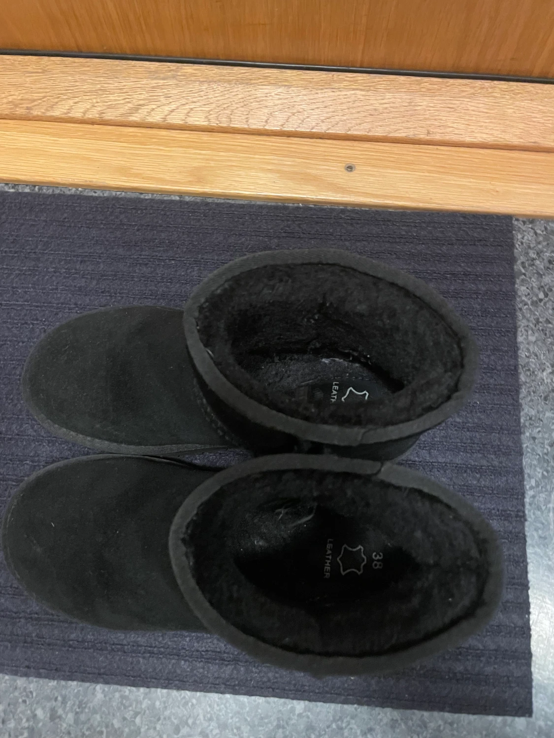 Svarta ”uggs” - 90