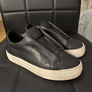 Axel Arigato  - Arigato skor fint skick, nypris 2500! Skriv för fler bilder💕Dustbag finns!