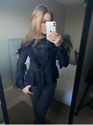 Blus - Jättefin blus från hm, ingen prislapp men är storlek 38🙏🏼nyskick!! 