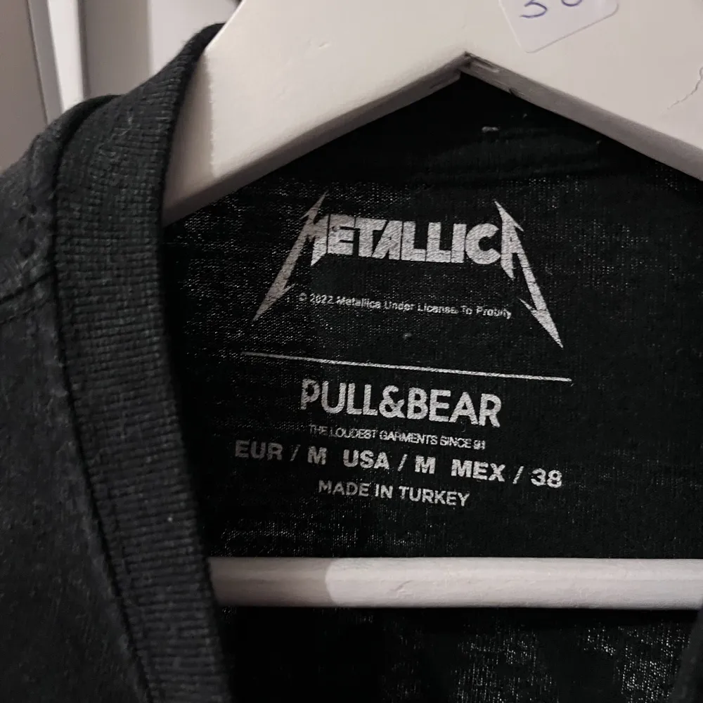 Metallica oversized T-shirt i storlek M, fint skick, pris går att diskuteras vid snabb affär😇. T-shirts.
