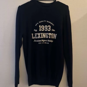 Lexington tröja - Riktigt snygg lexington tröja köptes i våras men har ej använts, tveka inte på att höra av dig vid fler frågor osv🙌🏻
