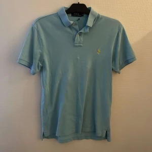Ralph lauren pike  - As snygg Ralph lauren pike, väldigt lite använd skicket är 8/10.  Bara att skriva om ni har några funderingar!!