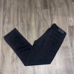Jeans från dressman - Jeans från dressman! Använd ett par gånger vill sälja dessa jeans då jag slutat använda dom för att jag köpt nya jeans!