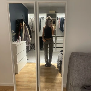 Levis jeans  - Säljer ett par straight lågmidjade Levis jeans för ja har ett par andra. Inga repor o så vidare