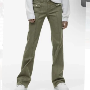 H&M jeans gröna - Säljer i strl 40💚köp direkt för 500