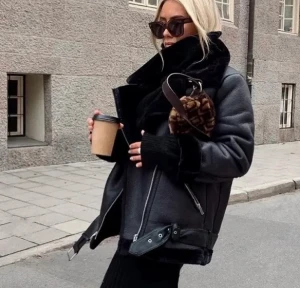 Päls biker jacka  - Så fin från zara🤍🤍🤍 bra skick, skickar gärna fler bilder vid intresse!!