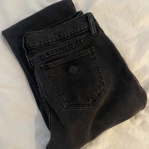 Jeans - Lågmidjade jeans från Abrand, storlek 26 i midjan, inga defekter, nypris 999kr