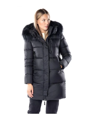 Cedrico stella jacka 1000 kr vid snabb affär - Tänkte se om någon är intresserad av denna cedrico jacka, väldigt mysig och fin. Köpte den här på Plick för 3600 men den är för stor för mig. Står storlek xxs men den passar bättre en s.Knappt använd. Den lilla fläcken på bild 3 vid fickan är borttvättad 