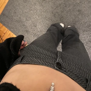 Kostymbyxor  - Lågmidjade kostymbyxor, så fina men kommer inte till användning (köparen står för frakten)