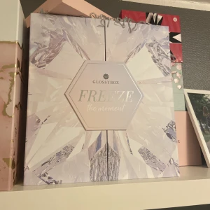 Glossybox julkalender - Säljer boxen till glossybox julkalender 2022 (bara boxen) , perfekt att ha om du vill göra en egen julkalender❤️