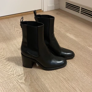Boots - Använda enstaka gånger. Medelhöga. 