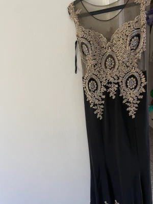 Kläning - Sälja min kläning som använd ett par gånger 