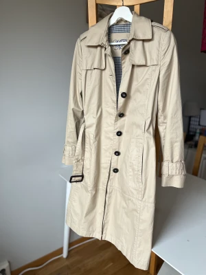 Kappa - Trenchcoat i bra skick 