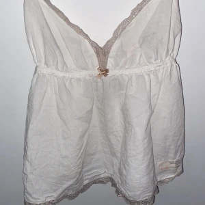 Odd Molly topp - Säljer nu min fina odd Molly topp för den passar inte min stil har i nyskick har bara blivit använd för att testa 2 gånger. Priset kan diskuteras men det lägsta är 200kr