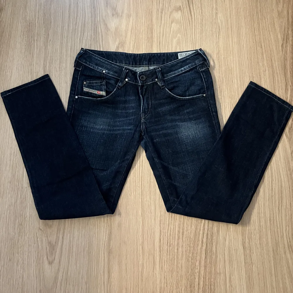 Jeans från diesel, super fint skick och lågmidjade. Hör av er vid frågor ❤️. Jeans & Byxor.