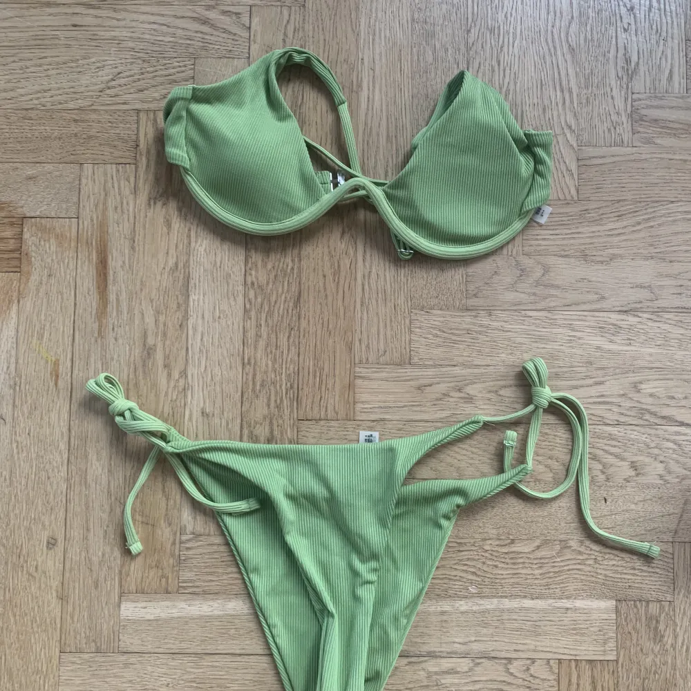 Bikiniset i jättefin grön. Nytt och oanvänt . Övrigt.
