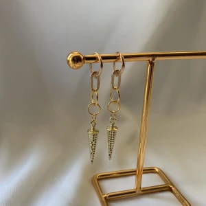 Sthlmstilsmycken  - Köp för 189kr/par eller 99kr/st