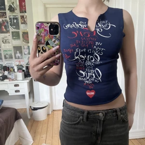 Graphic tee - Aldrig använd! Alla priser är + frakt<3