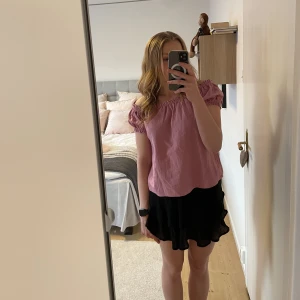 Off Shoulder Topp - Supersöt sommartop i strl xs från Vero Moda. Knappt använd.