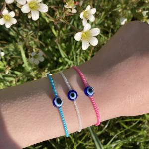 Evil eye armband (2mm pärlor) Finns i färgerna som visas i bilden. Betalning sker via swish. 29kr/styck🧿 
