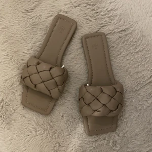 Bruna sandalee - Nytt skick