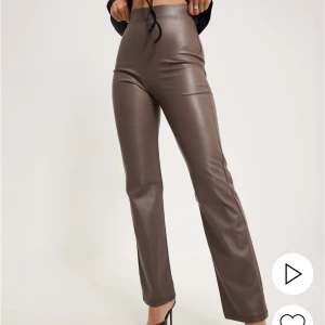 Läderbyxa - Använda 1 gång, nyskick, köpt för 300kr! Försmå för mig som varierar mellan 34 och 36, pris kan diskuteras 