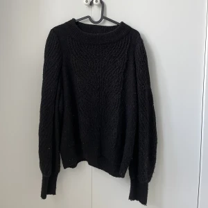 Stickad tröja från MQ - Svart jättefin stickad tröja från MQ. Gott skick. Storlek M.