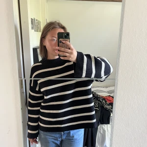 Randig stickad  - Verkligen jättefin och nopprar inte! Oversized