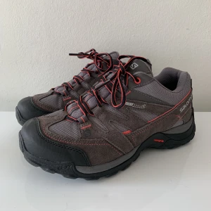 Salomon vandringsskor 38 - Storlek 38  Nyskick - endast använt 2 gånger