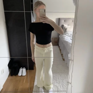 Zara Linnebyxor  - Säljer dessa linnebyxor köpta för 260kr. Säljer då de inte passade. Säljer för 250kr. Kom privat för fler funderingar☺️