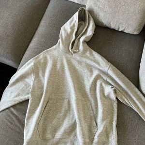 Weekday hoodie grå - oversized weekday hoodie M passar M-L