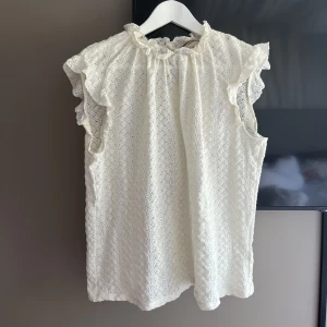 Topp - Säljer denna supersnygga tröja från Holly&Whyte💘Storlek L men passar som M💘