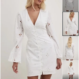 Studentklänning - Superfin student/sommarklänning som är helt slutsåld från NAKD i strl 34, passar även 36 och 32. Endast provad, säljer då jag hittat en annan studentklänning jag gillar mer! 🫶 Köpt för: 599 kr Pris är eventuellt diskuterbart, kom med förslag! Kan budas