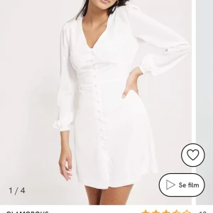 Studentklänning - Superfin student/sommarklänning från NELLY i strl 34, passar även 36 och 32. Endast provad, säljer då jag hittat en annan studentklänning jag gillar mer! 🫶 Köpt för: 299 kr Pris är eventuellt diskuterbart, kom med förslag! Kan budas