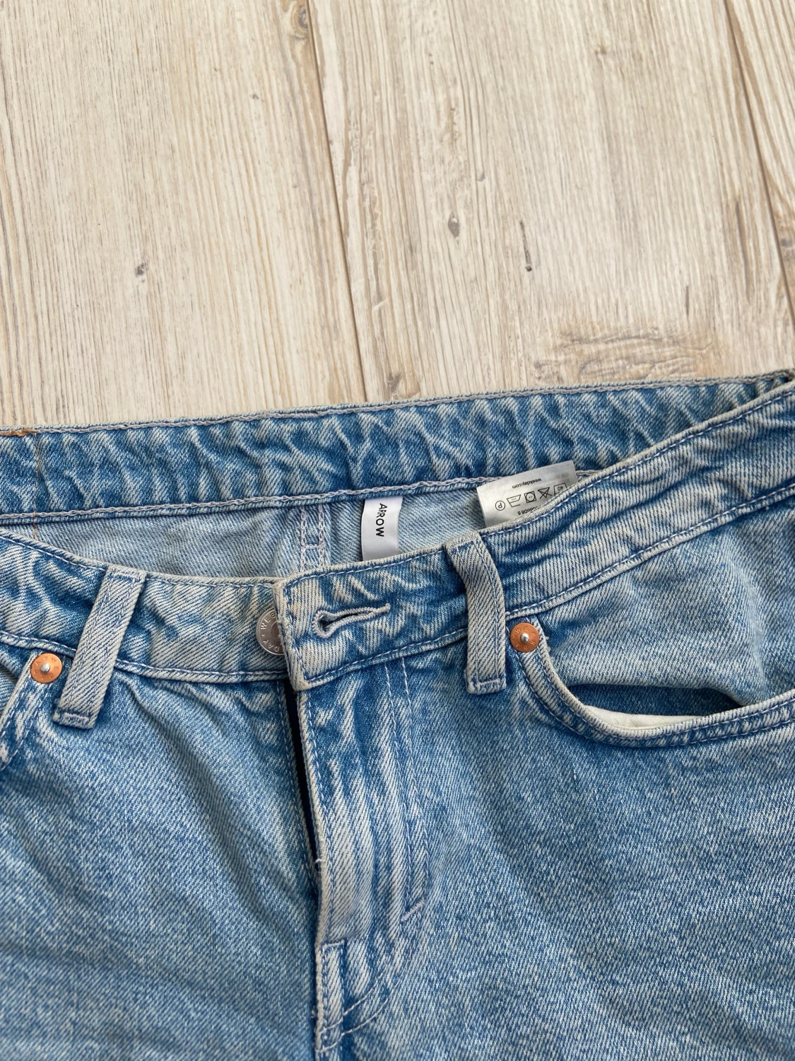 Lågmidjade jeans från weekday - 90