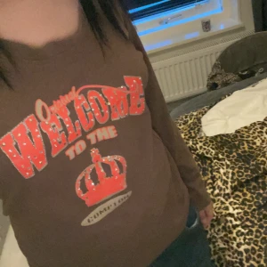 tröja - jätte fin tröja i storlek xcl men passar mer som s-m som jag köpte på någon butik i högdalen