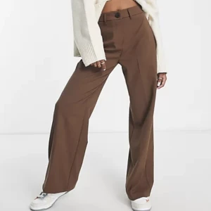 Byxor  - Bruna byxor från Berska i petite.  Aldrig använda. 