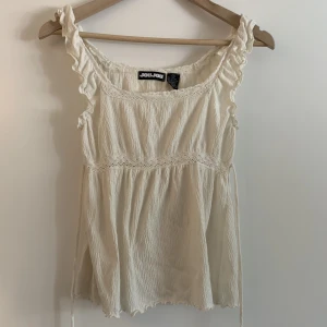 Linne - Linne köpt second hand m snören för att knyta åt midjan om man vill