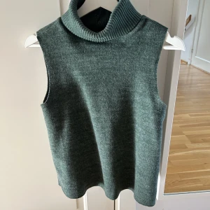 Zara tröja  - Jag säljer denna super fina tröja från zara i storlek S, endast använd någon enstaka gång🙌🏼🙌🏼frakt ingår ej i priset!!