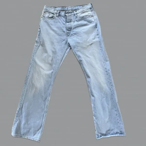 HOPE Jeans - Tvärfeta ”rush denim” jeans från HOPE. Passformen är en straight och smått bootcut. Skicket är 9/10 och nypris 1900-2200kr, mitt pris 700 🤝 skriv privat för fler bilder/ frågor osv…