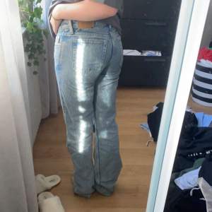 Super fina lågmidjade jeans som jag tycker om jätte mycket men är tyvärr lite för små. Storlek ”w23 l32”