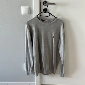 Polo tröja - Stor flyttstädning Alla plagg i storlek S-M och passar ca 1.70-185cm samt 70-83kg  Finns i Uppsala