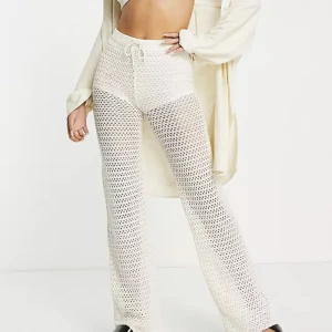 Virkade byxor - Säljer dessa fina byxor i nyskick! Passar xs, är 164 cm lång och dom är för långa för mig!🫶🏽