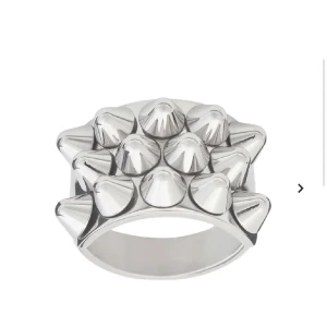Edbald ring - Säker min helt oanvända edbald ring då ja fick den i present!❤️ har andra ringar som ja har så känner att denna inte kommer till användning