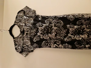 Ida Sjöstedt × nelly - En limit klänningen från samarbetet med ida sjöstedt och nelly. Aldrig använd. Super fin nyårsklänning.