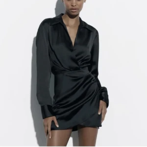 Satinklänning - Jättefin satinklänning, säljer för kommer inte till användning.