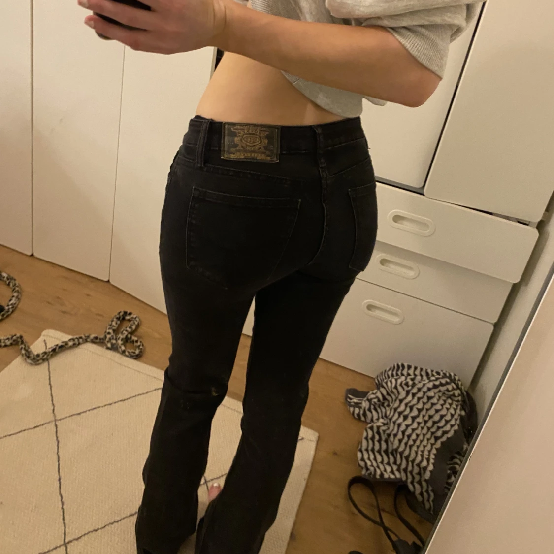 low waist bootcut svarta jeans - 90