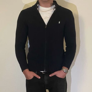 Ralph lauren zip up - En snygg mörkblå zip up Perfekt till hösten 